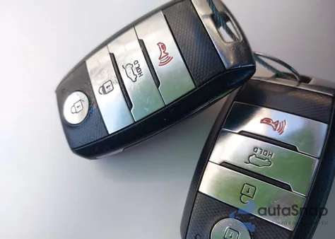 2017 Kia Niro Touring from USA, damaged, VIN KNDCE3LC7H5077033